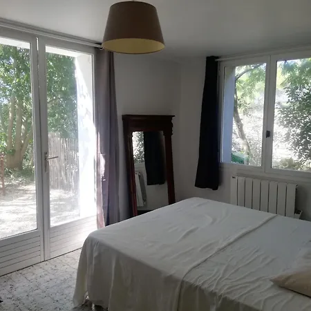 Au Calme Avec Jardin نيم