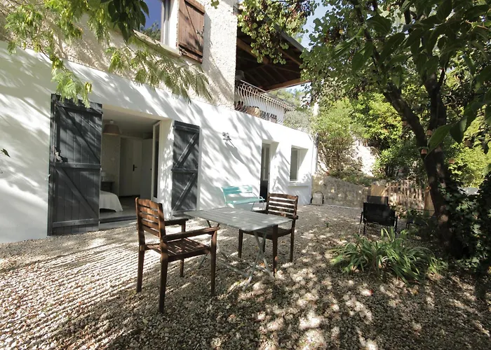 Apartamento Appartement Les Camelias, Avec Piscine Nimes